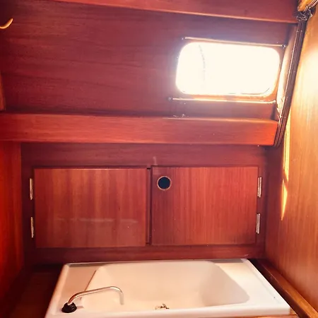 Marina Experience - On A Classic Sailing Yacht Πλωτό κατάλυμα
