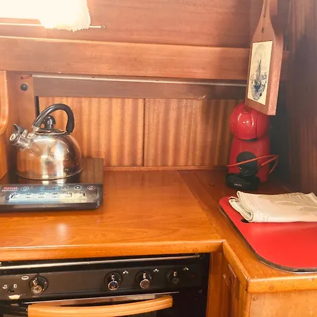 Marina Experience - On A Classic Sailing Yacht Πλωτό κατάλυμα