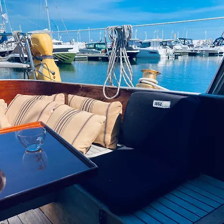 Marina Experience - On A Classic Sailing Yacht Botel *