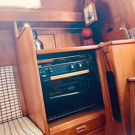 Marina Experience - On A Classic Sailing Yacht Botel